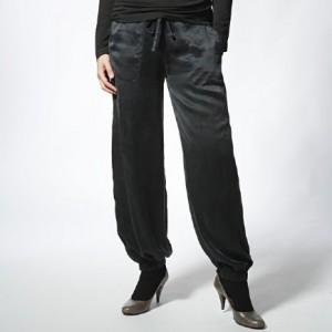 Haremsbukser er bukser i let materiale med vidde for neden som er  samlet med en elastik eller et bindebånd